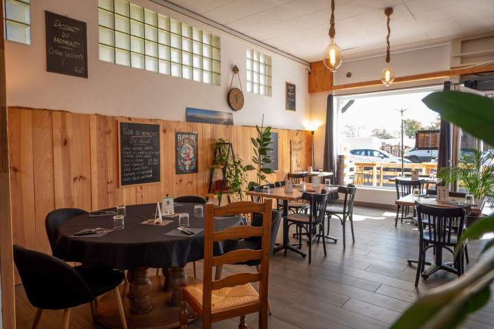 Intérieur restaurant agréable Mimizan